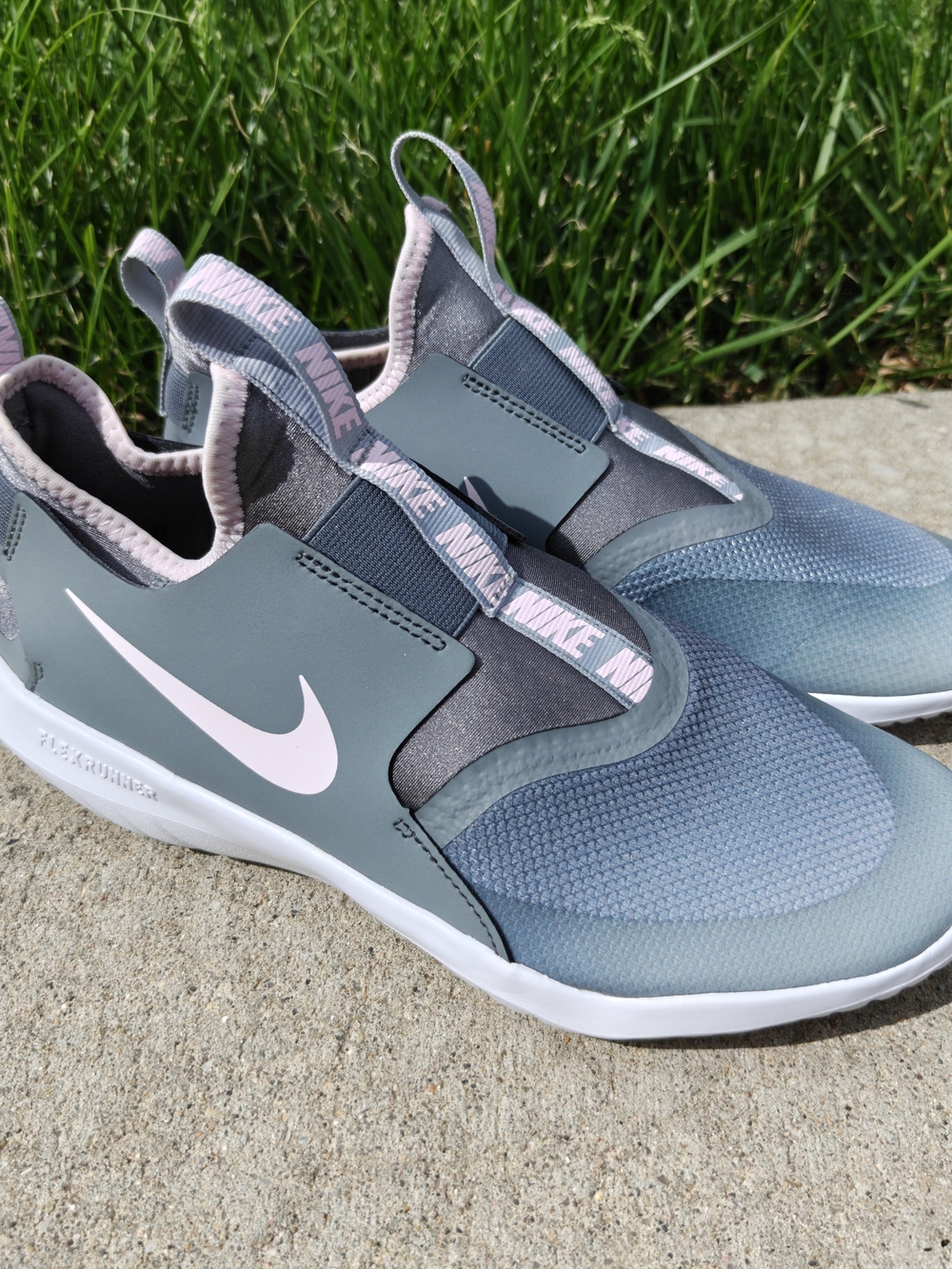 Nike Flex Runner GS Big Kids Size 7Y (women's 8.5) Grey Pink Slip On Sneakers